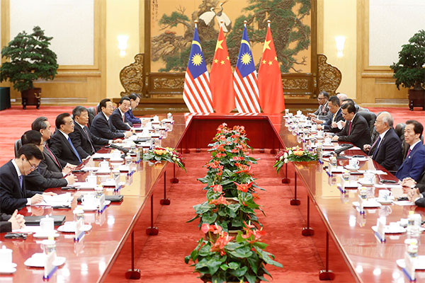 Chinese Premier Li Keqiang holds a meeting with Malaysia