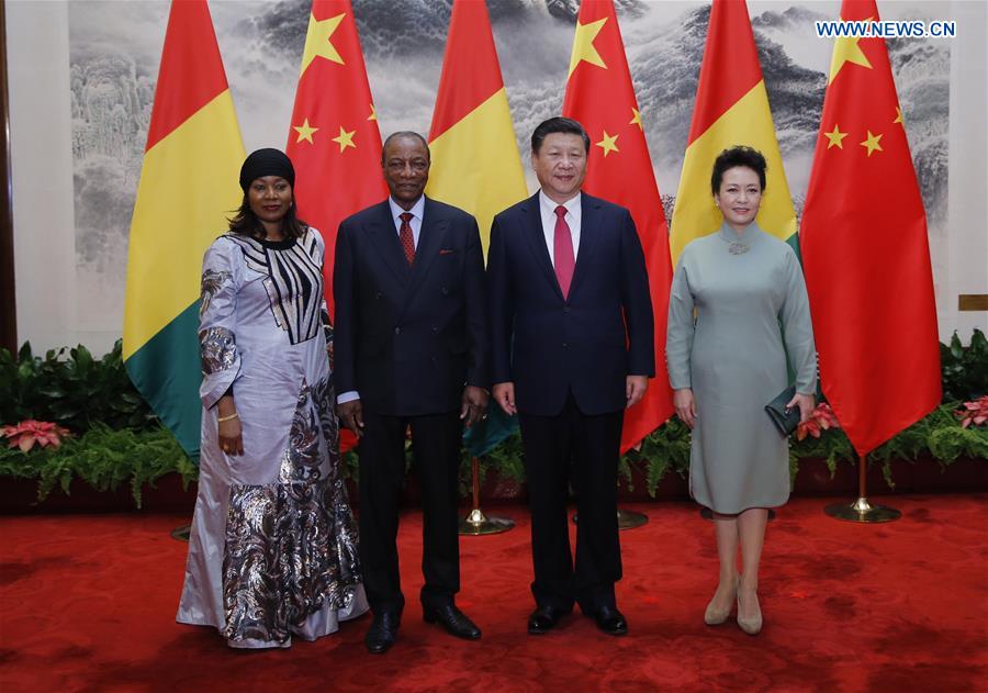 Chinese President Xi Jinping (2nd R) and his wife Peng Liyuan (1st R) pose for a photo with Guinean President Alpha Conde (2nd L) and his wife Djene Kaba Conde in Beijing, capital of China, Nov. 2, 2016. Xi Jinping held talks with Alpha Conde here on Wednesday. (Xinhua/Ju Peng) 