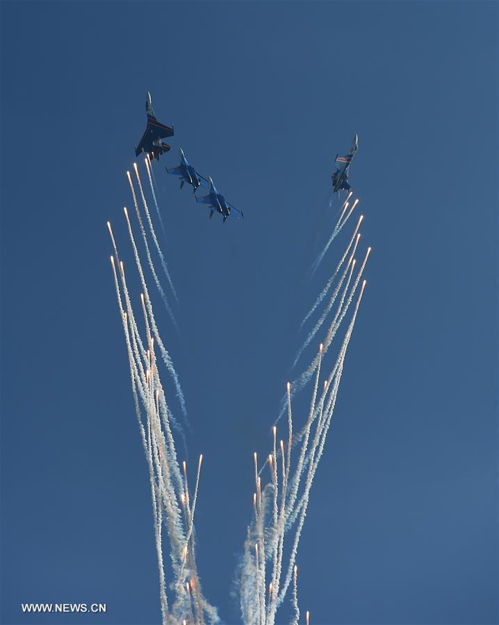 An aerobatic team from Russia perform at the 11th China International Aviation and Aerospace Exhibition in Zhuhai, south China