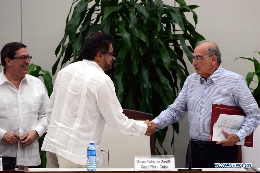 Humberto de la Calle (R), chief negotiator of the Colombian government, shakes hands Ivan Marquez, chief negotiator of the Revolutionary Armed Forces of Colombia (FARC), after signing a revised peace agreement in Havana, Cuba, Nov. 12, 2016. The Colombian government and the FARC on Saturday signed a new peace deal after nine days of intense negotiations in Havana. (Xinhua/Joaquin Hernandez)