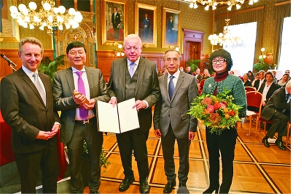 This is the first time the Schumpeter Award is given to a Chinese, and to recognize excellence in the realm of music, since it was first created 26 years ago.