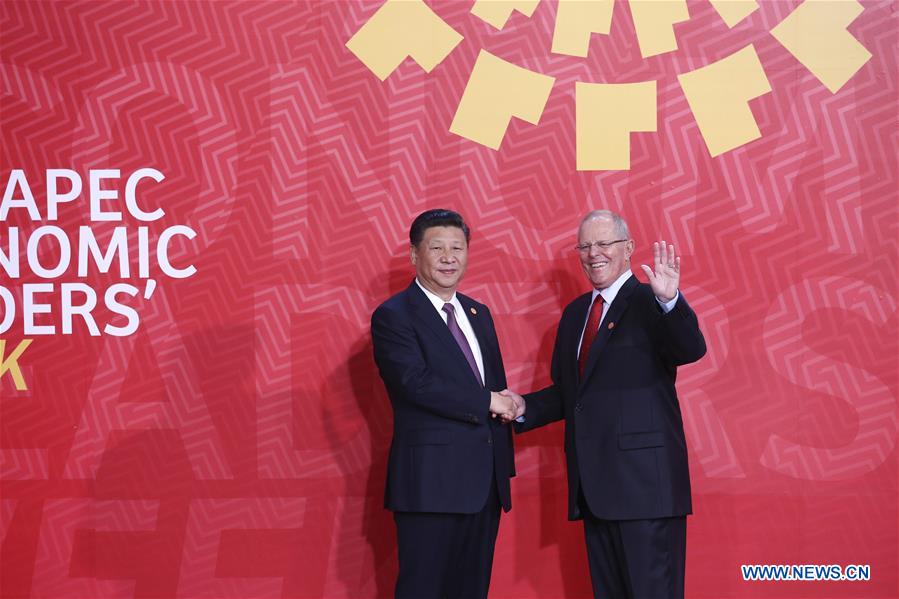 Chinese President Xi Jinping (L) is welcomed by Peruvian President Pedro Pablo Kuczynski before the 24th APEC Economic Leaders