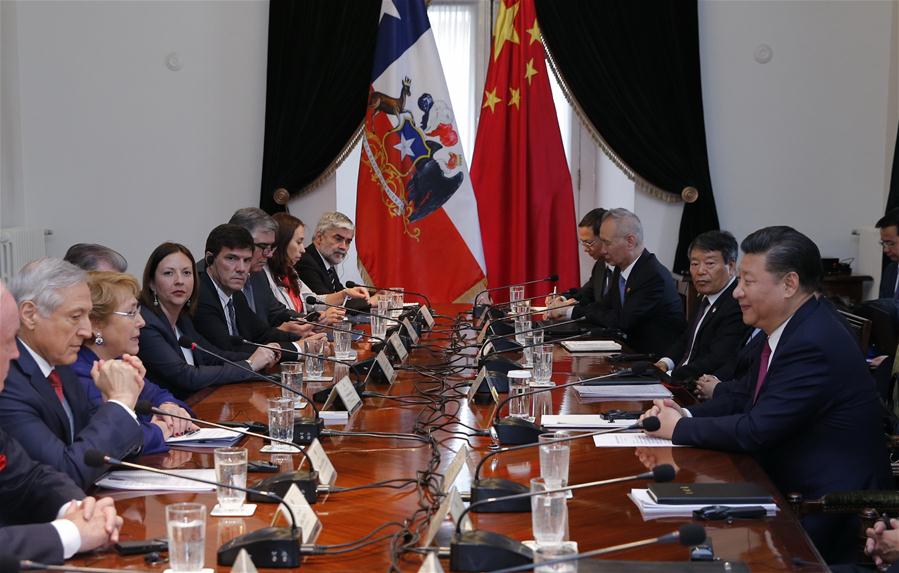 Chinese President Xi Jinping (1st R) holds talks with Chilean President Michelle Bachelet (3rd L) in Santiago, capital of Chile, Nov. 22, 2016. (Xinhua/Ju Peng)