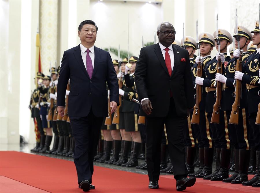 Chinese President Xi Jinping (front L) holds a welcome ceremony for Sierra Leone President Ernest Bai Koroma before their talks in Beijing, capital of China, Dec. 1, 2016.(Xinhua/Ding Lin)