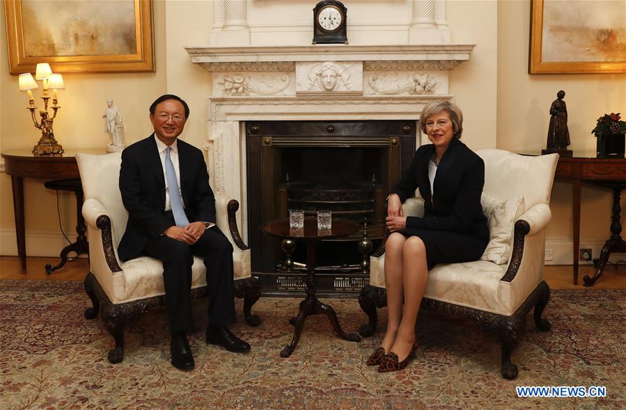 British Prime Minister Theresa May (R) meets with visiting Chinese State Councilor Yang Jiechi in London, Britain, on Dec. 20, 2016. (Xinhua/Han Yan)
