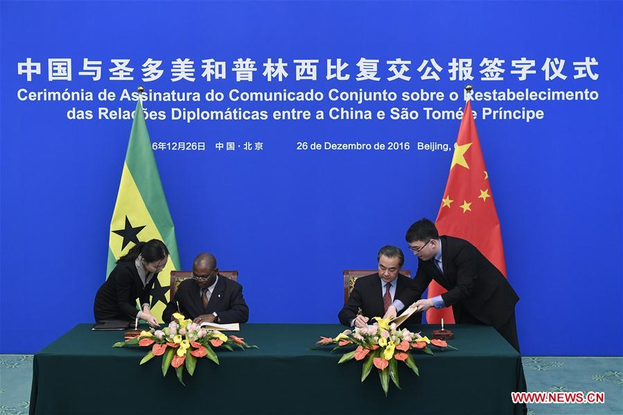 Chinese Foreign Minister Wang Yi (R) and his counterpart of Sao Tome and Principe Urbino Botelho sign a joint communique after their talks to resume the diplomatic relations between China and Sao Tome and Principe, in Beijing, capital of China, Dec. 26, 2016. (Xinhua/Yan Yan)