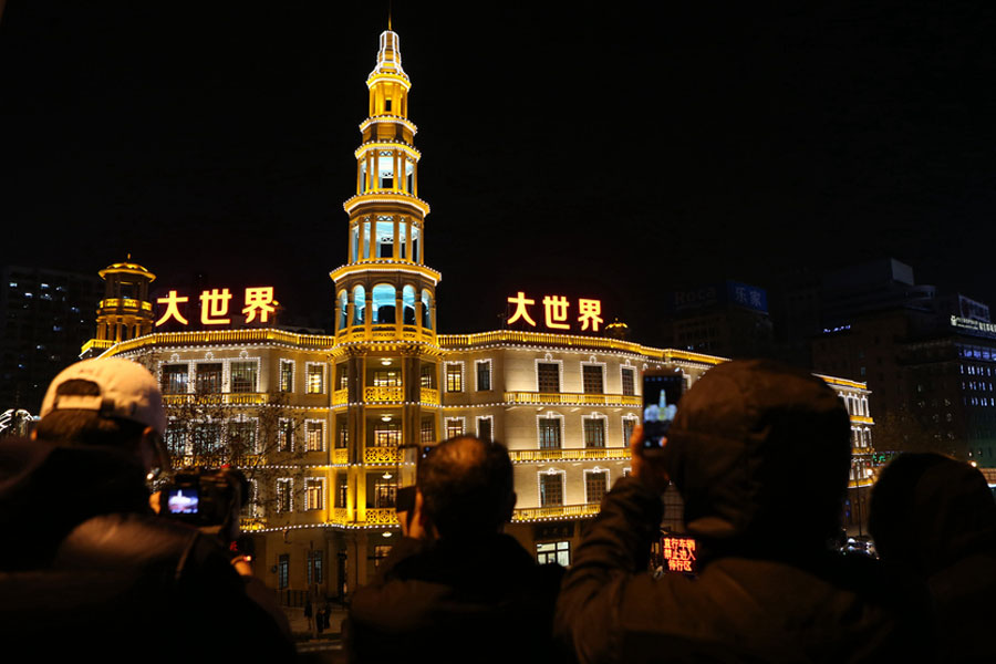 Visitors take photos of the Shanghai Dashijie in Shanghai, on Dec 28, 2016. [Photo/VCG]