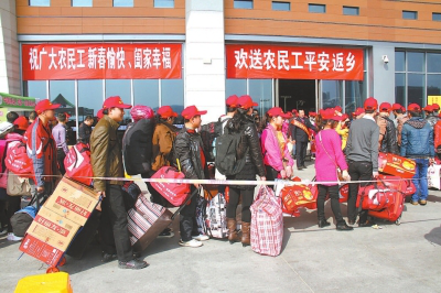 泉州市總工會“包動車”送農民工返鄉（網絡圖片）