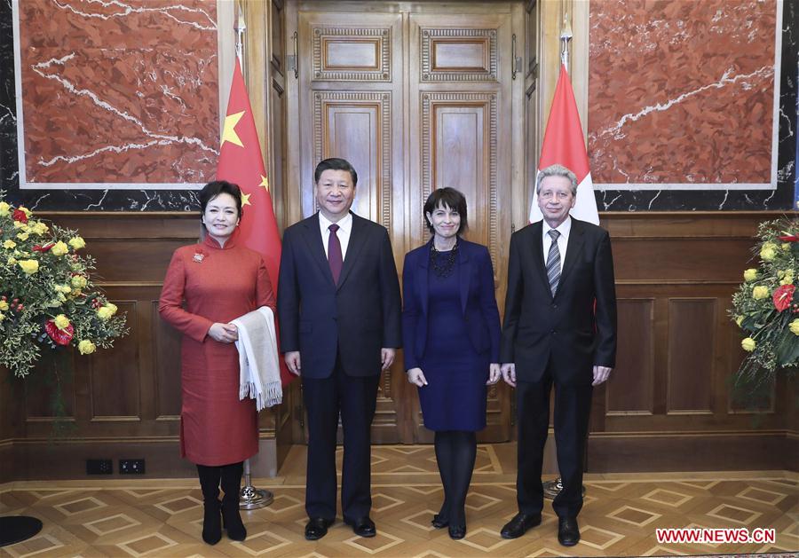 Chinese President Xi Jinping (2nd L) and his wife Peng Liyuan (1st L) are received by Swiss President Doris Leuthard (2nd R) and her husband Roland Hausin at the Swiss Federal Council in Bern, Switzerland, Jan. 15, 2017. Chinese President Xi Jinping attended a welcome ceremony held by all members of the Swiss Federal Council in Bern on Sunday. (Xinhua/Lan Hongguang)