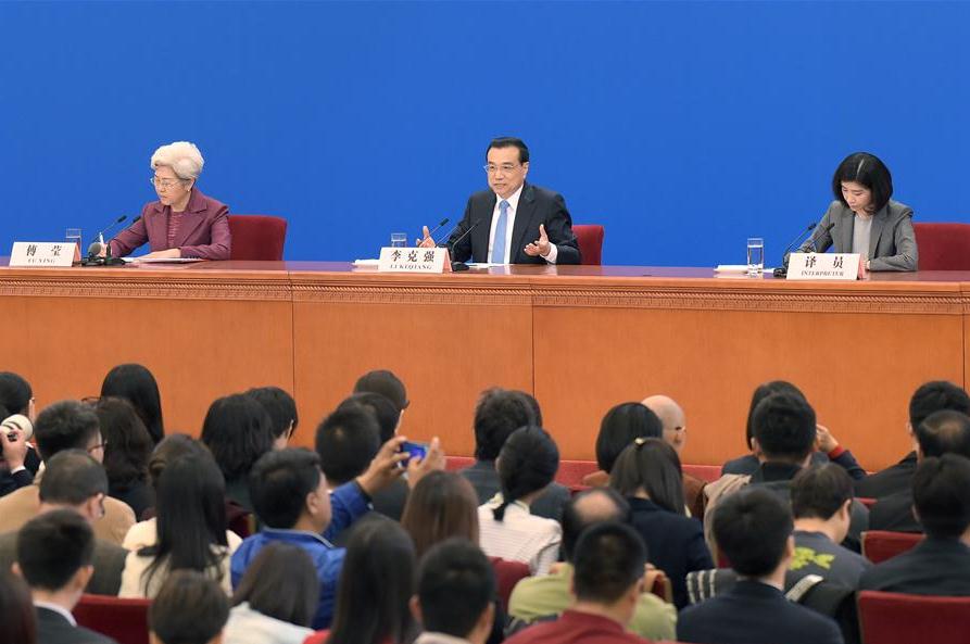 Chinese Premier Li Keqiang gives a press conference at the Great Hall of the People in Beijing, capital of China, March 15, 2017. (Xinhua/Xue Yubin)