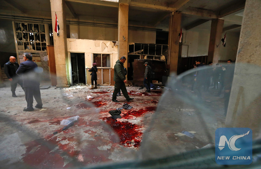 Syrian security forces inspect the scene of a reported suicide bombing at the old palace of justice building in Damascus on March 15, 2017. (AFP photo)