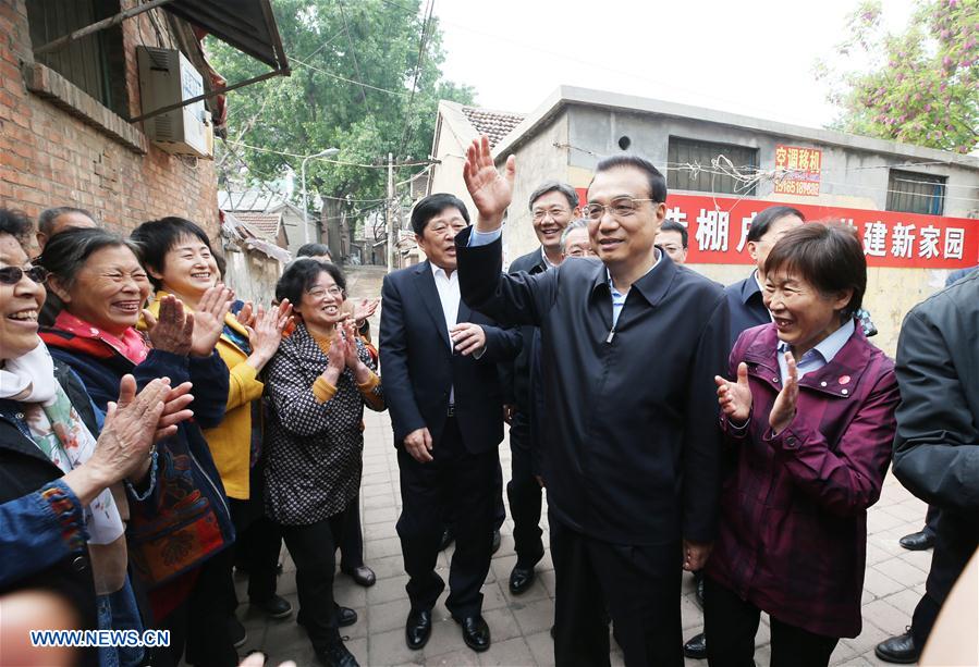 Chinese Premier Li Keqiang inspects a shanty town in Jinan, capital of east China