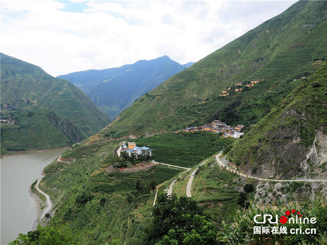 位於大山深處的朱苦拉村