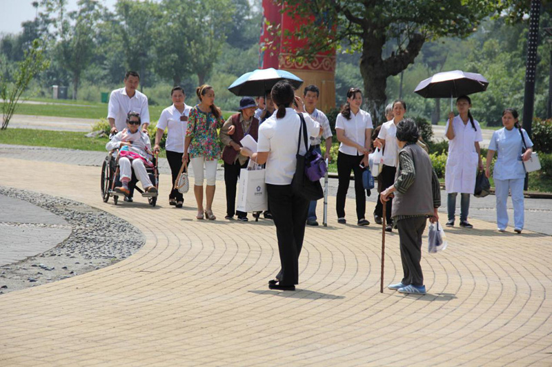 (Seniors of Guanshanhu Community Senior Care Center taking a walk in nearby park)
