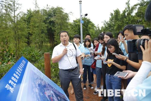 中鐵四局總工程師李建強為媒體團講解