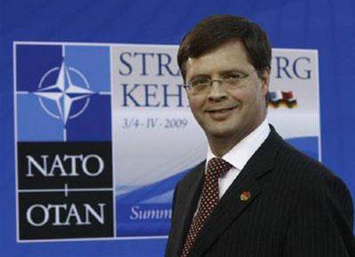 A file photo of the Netherlands Prime Minister Jan Peter Balkenende as arrives for the cultural event at Kurhaus in Baden-Baden, Germany, April 3, 2009. REUTERS/Fabrizio Bensch/Files