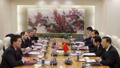 China's Foreign Minister Yang Jiechi (R) meets with Britain's Foreign Secretary David Miliband (L) at Chinese Foreign Ministry in Beijing March 16, 2010. REUTERS/Feng Li/Pool