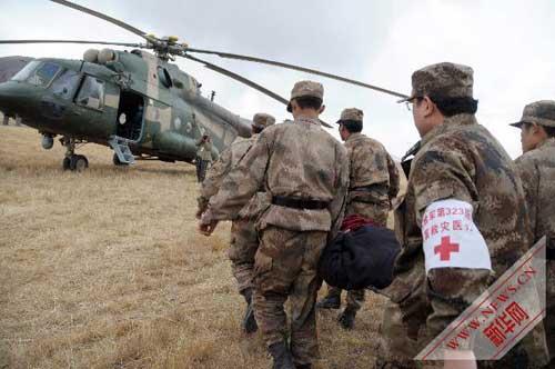 Meanwhile, medical workers have spared no efforts in taking care of the earthquake victims.