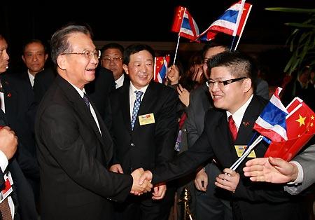 China's Premier Wen Jiabao (L Front) arrives in Hua Hin, Thailand, Oct. 23, 2009 for a series of meetings related to the Association of Southeast Asian Nations. (Xinhua/Pang Xinglei)