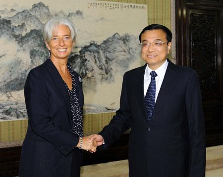 Chinese Vice Premier Li Keqiang (R) meets with France Financial Minister Christine Lagarde in Beijing, Oct. 28, 2009.(Xinhua/Li Tao)