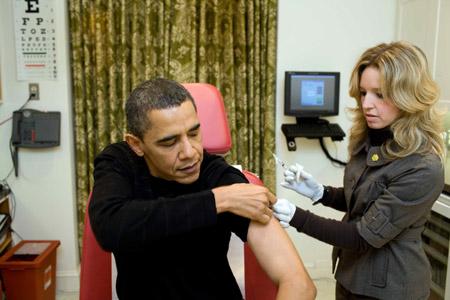 A White House nurse prepares to administer the H1N1 vaccine to U.S. President Barack Obama at the White House on Sunday, Dec. 20, 2009. Obama and first lady Michelle Obama have received their H1N1 vaccine shots, said Obama on Monday. (Xinhua/Pete Souza)