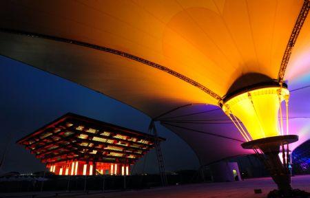 Photo taken on Jan. 7, 2010 shows the brillant cable-membrane structure of the Expo Axis during a trial illumination in Shanghai, east China. The Expo Axis is a large, integrated commercial and traffic complex, which also serves as the main entrance to the World Expo 2010 site.[Photo:Xinhua/Cai Yaofang] 