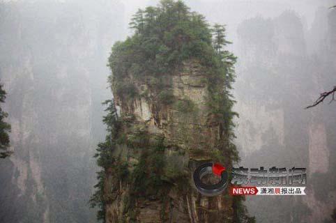 Zhangjiajie has been a hot topic on the Internet since it changed the name of a craggy peak in its scenic area from South Sky Pillar to Hallelujah Mountain.