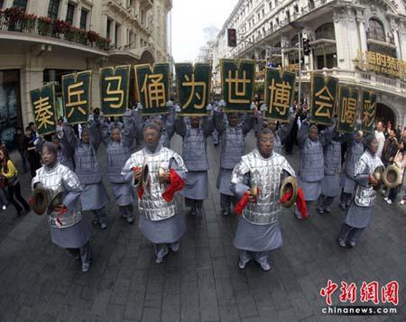 Performers in Terracotta Warrior costumes parade through the downtown of East China's Shanghai on Saturday, April 10, 2010, to promote tourism to the city of Xi'an before the 2010 Expo. The capital city of northwestern China's Shaanxi Province is one of the oldest cities in Chinese history. It is famous for its Terracotta Warriors, created during the Qin Dynasty (221BC-207BC) [Photo: chinanews.com]