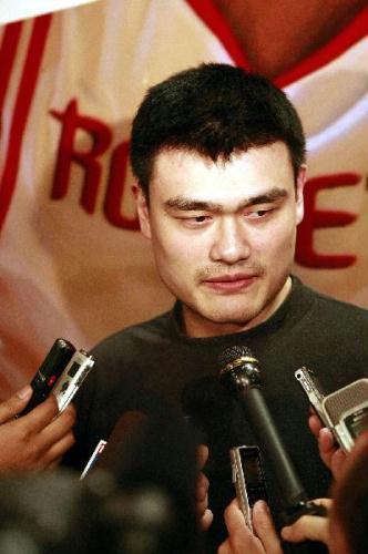 Chinese NBA star Yao Ming on Wednesday expressed condolences to the families of victims in the earthquake in China's Qinghai province and offered help. 