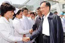 Chinese Premier Wen Jiabao inspects anti-flu measures