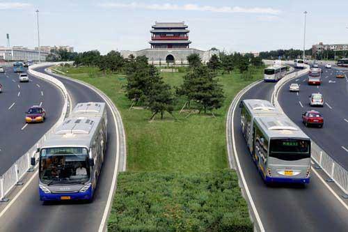 Beijing BRT: One bus every two minutes during rush hour