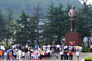 <font color=red size=2.8>“紅色旅遊”推動“山鄉巨變”</font>