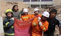 　　2010年04月14日07時49分許：中國青海省玉樹藏族自治州玉樹縣發生7.1級地震，震源深度33千米。截止4月25日，玉樹地震已造成2220人遇難，失蹤70人。