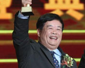 <font color=blue>"中國首善"——曹德旺</font><br><br>福耀玻璃集團的創始人、董事長。2011年被“中國慈善榜”評為“中國首善”。<br><br>