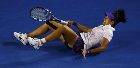 兩次摔倒兩次站起 李娜遭逆轉錯失澳網冠軍