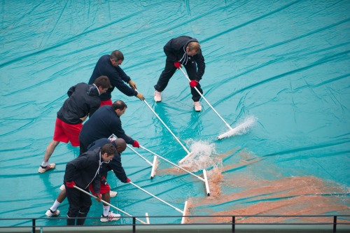 [高清組圖]大雨光顧法網賽場 彭帥首秀因雨推遲