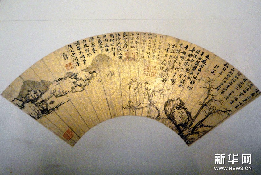 （2）	這是11月6日在蘇州博物館拍攝的上海博物館館藏的沈周作品《夜遊波靜圖》。