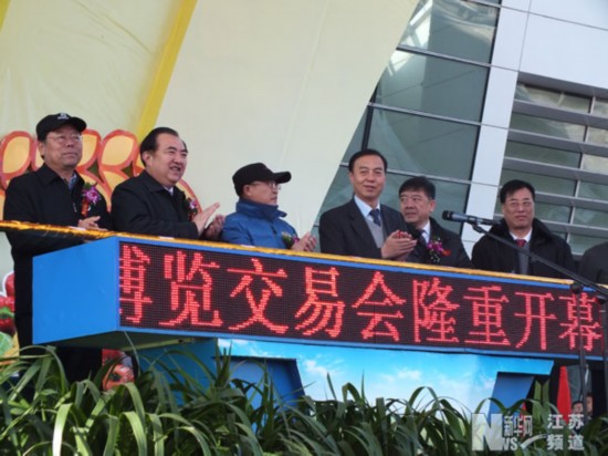 全國人大農業與農村委員會副主任、中國農技推廣協會會長尹成傑宣佈開幕。 （張晉萁 攝）