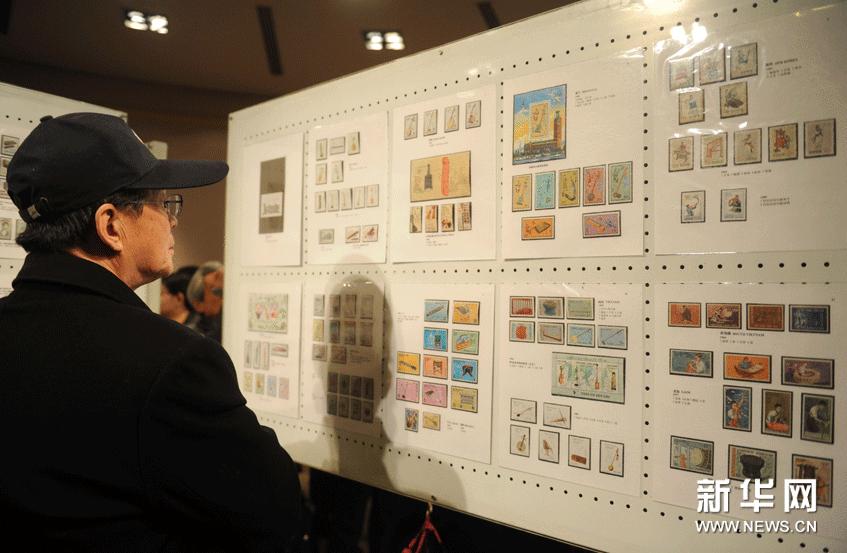 3月5日，觀眾在北京國家大劇院觀看郵展。