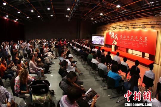 “神遊東方——周韶華藝術大展”在上海中華藝術宮隆重舉行。　鐘欣　攝