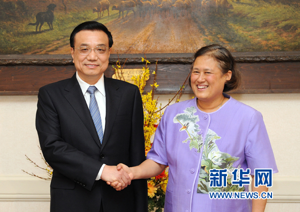  10月12日，中國國務院總理李克強在泰國王宮會見泰國國王普密蓬代表詩琳通公主。 新華社記者 劉建生 攝 