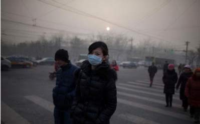 韓媒指責中國霧霾“入侵”韓國首爾等地，口罩銷量激增脫銷。（圖片來源：環球網）