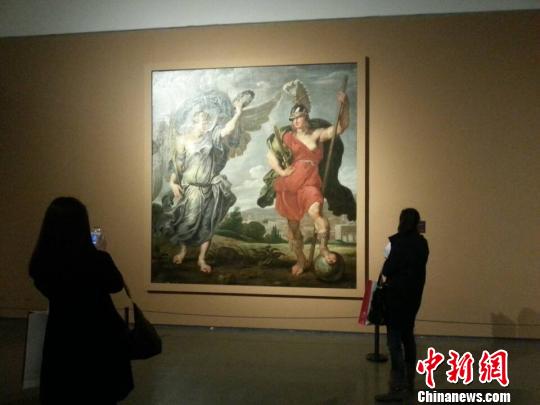 　歐洲最古老王室家族列支敦士登王室珍藏之100件油畫、版畫與挂毯作品11日在上海中華藝術宮揭開神秘面紗。　許婧　攝