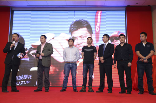 中國汽車運動聯合會副主席、國家體育總局汽摩中心副主任 陳學眾及2013年中國越野拉力賽車手代表 回顧賽事歷程