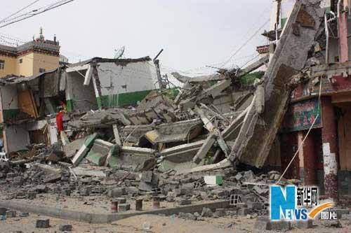 A 7.1-magnitude earthquake has hit northwest China's Qinghai Province, killing at least 300 people and injuring about 8-thousand others.