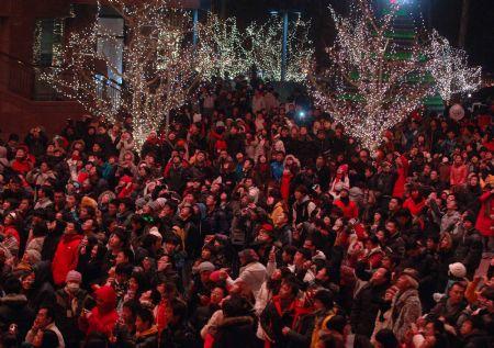 Local residents gather at The Place Square to celebrate the upcoming New Year together in Beijing, China, on Dec. 31, 2009. (Xinhua/Gong Lei)