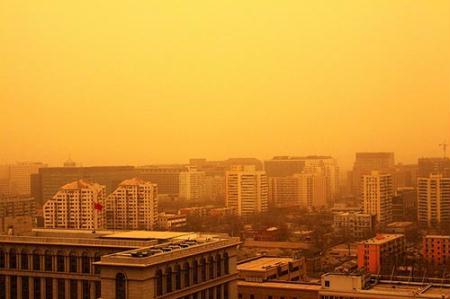 Beijing is wrapped in yellow sandstorm Saturday monring. Strong sandstorm hit Beijing on Friday night. (Photo: news.cn)