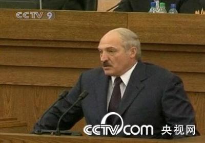 Belarussian leader Alexander Lukashenko says Kyrgyzstan's ousted president Kurmanbek Bakiyev is in exile in Minsk. (CCTV.com)