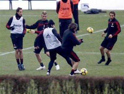 British soccer star David Beckham, second from left, trains at the AC Milan training center in Carnago, near Varese, northern Italy, Monday Dec. 28, 2009. Beckham arrived in Italy on Monday for his second loan spell with Milan from the Los Angeles Galaxy and met some of his teammates at the Serie A club's training ground.(AP Photo/Antonio Calanni)