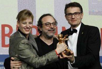 Producer Bettina Brokemper (L), Turkish director Semih Kaplanoglu (C) and producer Johannes Rexin pose with Golden Bear award for Best Film for Kaplanoglu's movie 